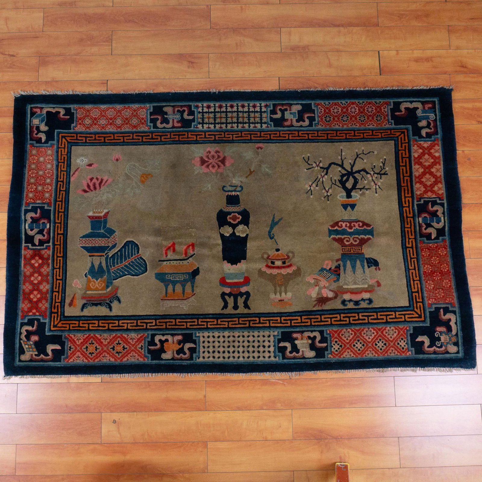 Chinese Peking Vase Floral Rug (1 of 9)