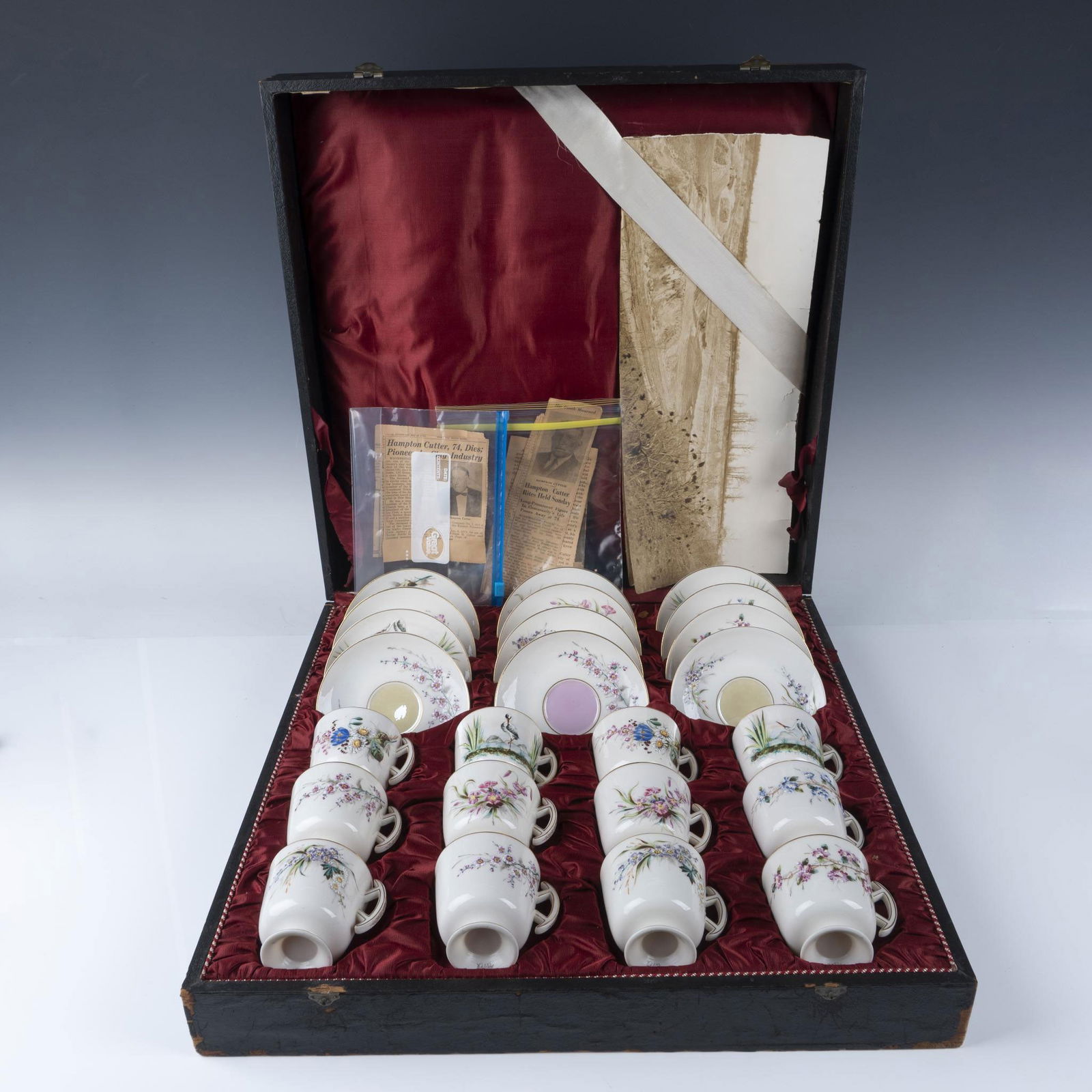 24pc American Belleek Teacup and Saucers with Case (1 of 14)