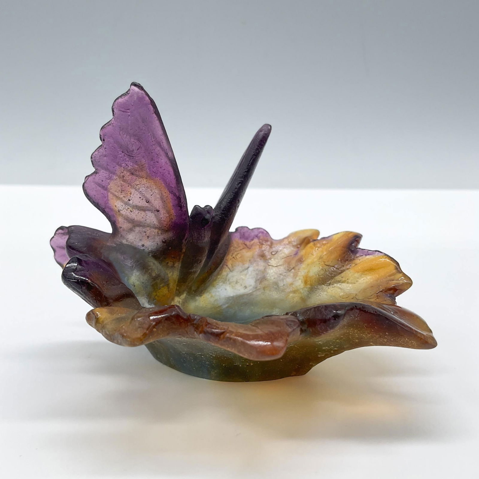Daum Pate de Verre Art Glass Tray, Butterfly: Beautiful realistic figural piece. Features a beautiful multicolor design on translucent glass. Signed Daum France on base. Issued: 20th century Dimensions: 3.5''L x 3.75''W x 2.75''H Manufacturer: Da