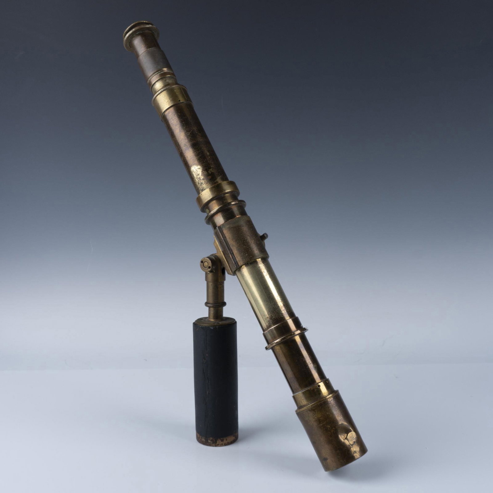 Ryland & Son 1917 Brass Telescopic Sight, London: An antique brass telescopic sight marked "TEL SIGHTING No. 7," crafted by Ryland & Son, London, in 1917. This World War I-era optical instrument features a dual telescopic design with a cylindrical ha
