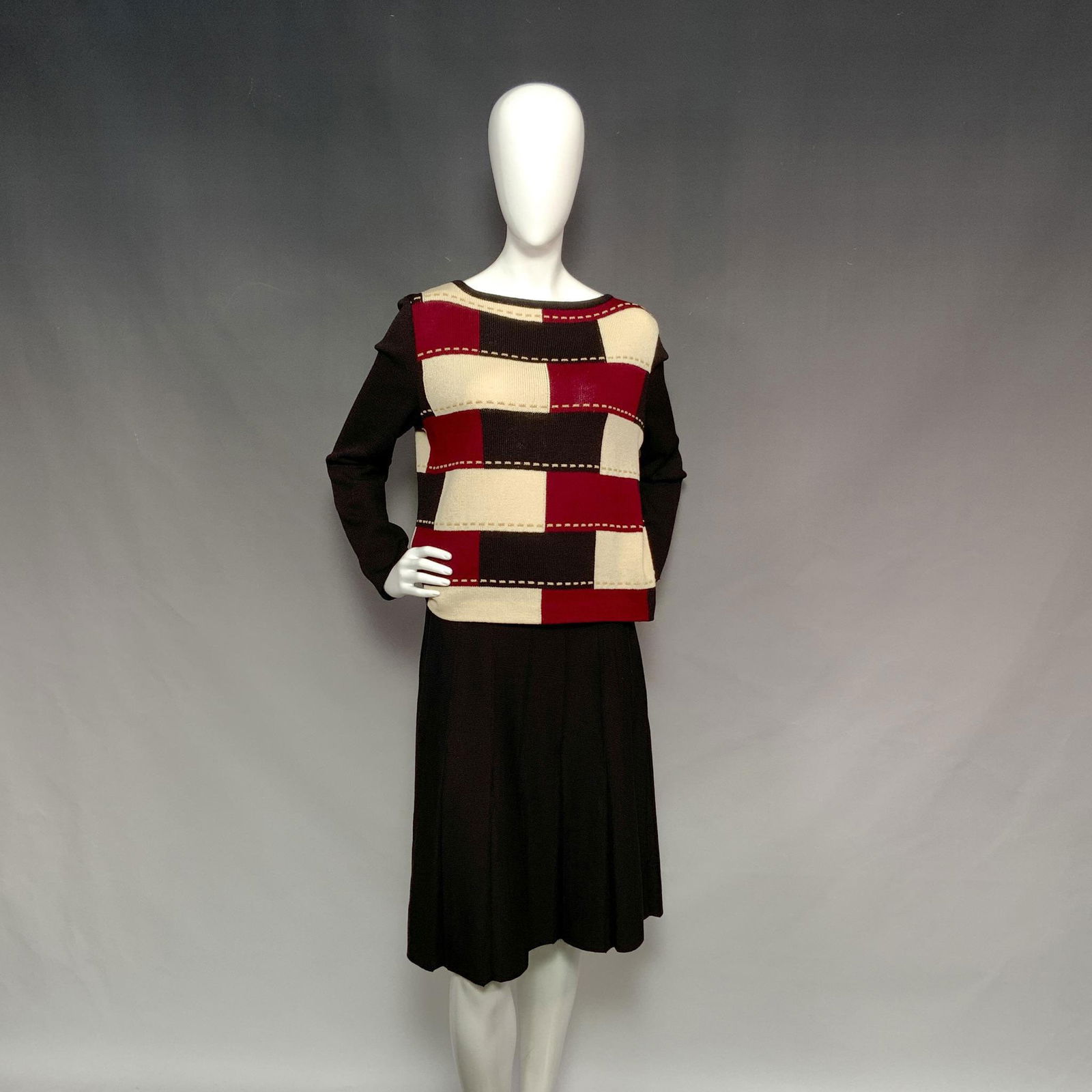 2pc St. John Marie Gray Sweater & Skirt (1 of 10)