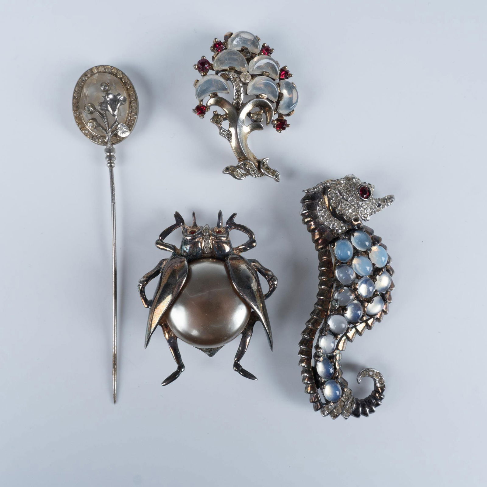 4pc Vintage Pins and Hat Pin (1 of 2)