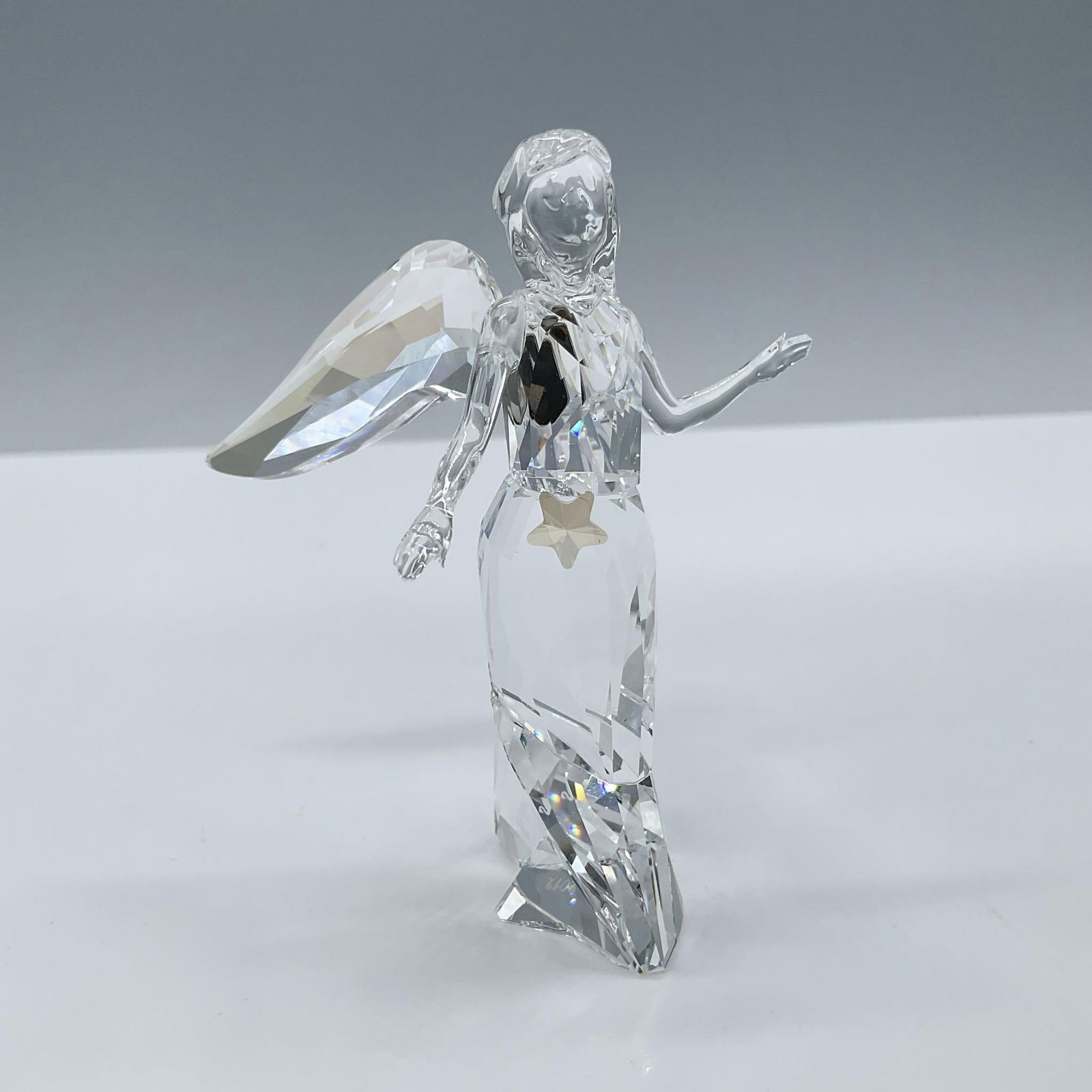 Swarovski Crystal Figurine Ornament, Angel: Beautiful clear faceted crystal depicting a delicate Angel. Swarovski Crystal Figurine Includes the original box, dimensions: 4.5''L x 4.5''W x 3.25''H. Artist: Stefanie Nederegger Issued: 2012 Dimens