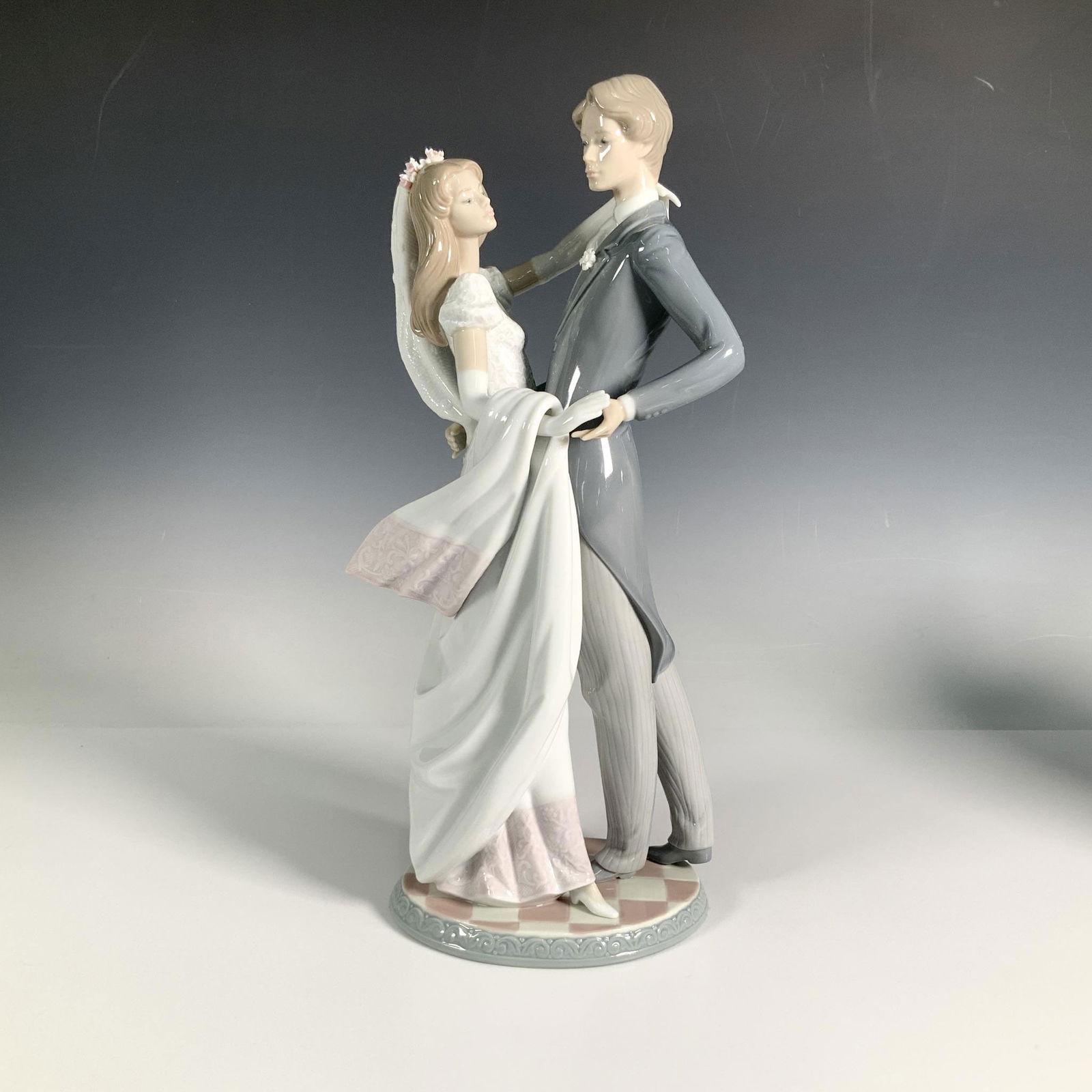 I Love You Truly 1001528 - Lladro Porcelain Figurine (1 of 4)