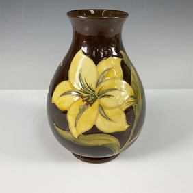 Moorcroft Pottery, Bermuda Lily Vase, Artist Signed