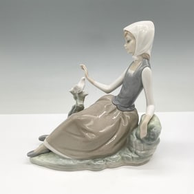 Lladro Figurine, Shepherdess with Dove 01004660