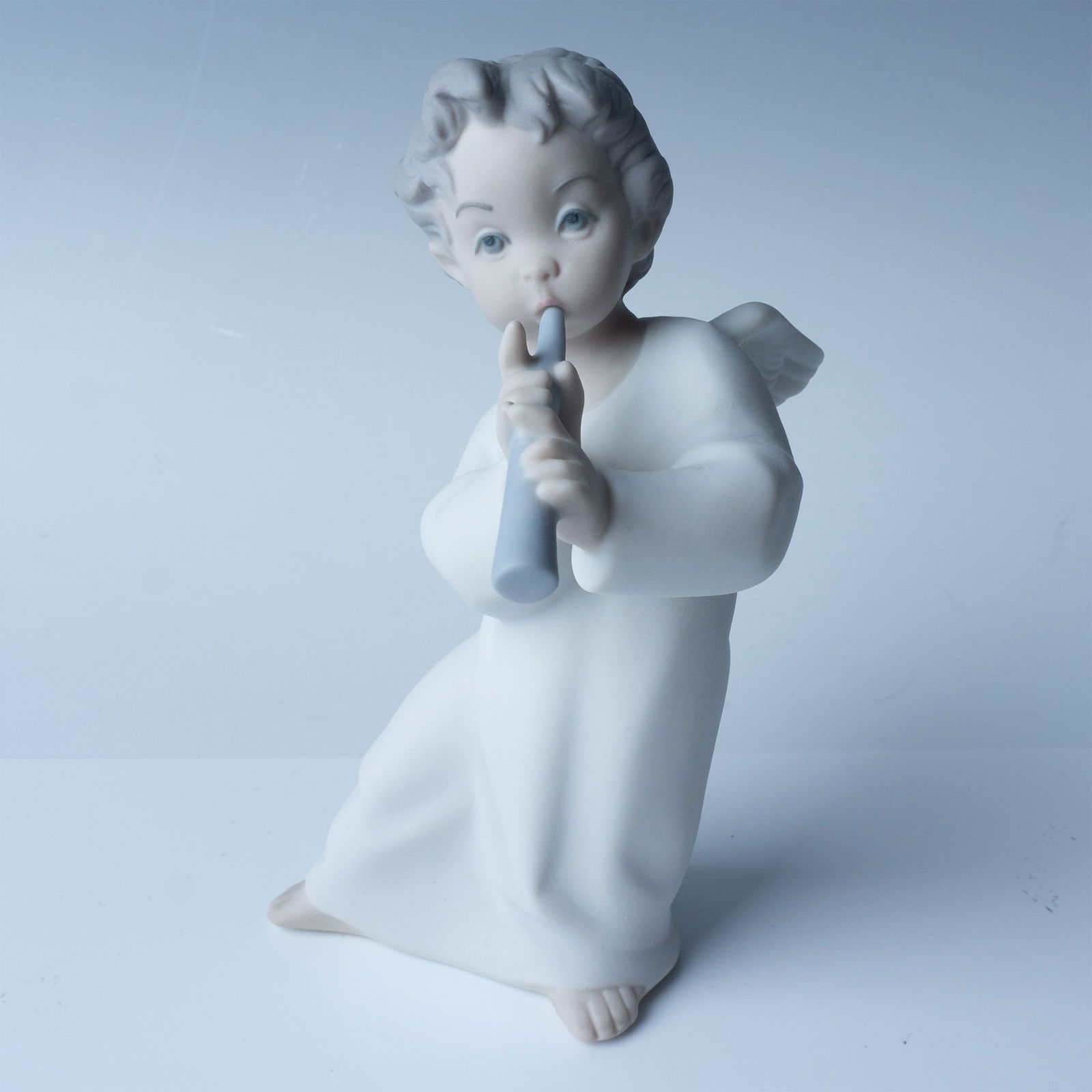 Lladro Porcelain Figurine, Angel with Flute 1014540 (1 of 4)
