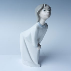 Lladro Porcelain Figurine, Girl Kissing 1004873
