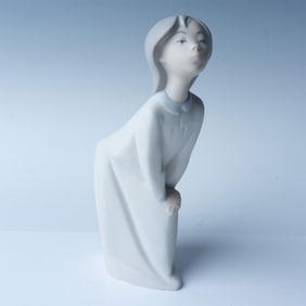 Lladro Porcelain Figurine, Girl Kissing 1014873