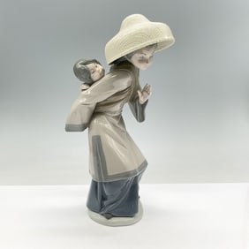 Lladro Porcelain Figurine, My Precious Bundle 01005123