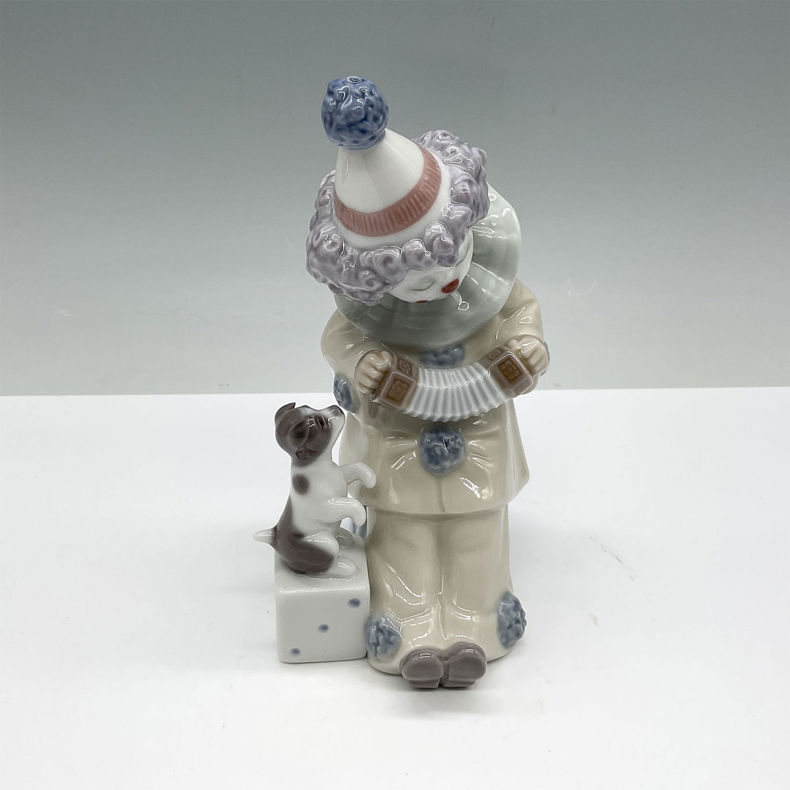 Lladro Porcelain Figurine, Pierrot with Concertina 01005279 (1 of 3)