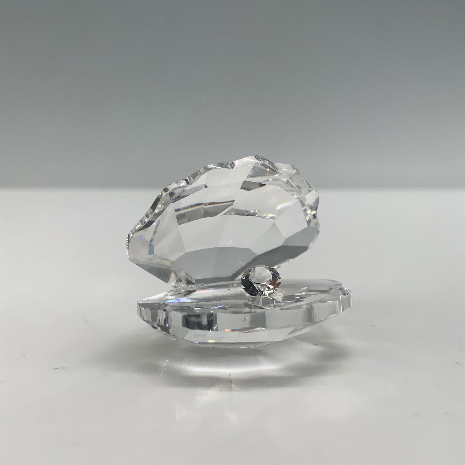 Swarovski Crystal Shell with Pearl Figurine in Original Box: This retired Swarovski crystal Shell with Pearl figurine was part of the "South Sea" theme group and later included in the "Aquatic Worlds" collection. It was also featured in the "Maritime Trio" alon