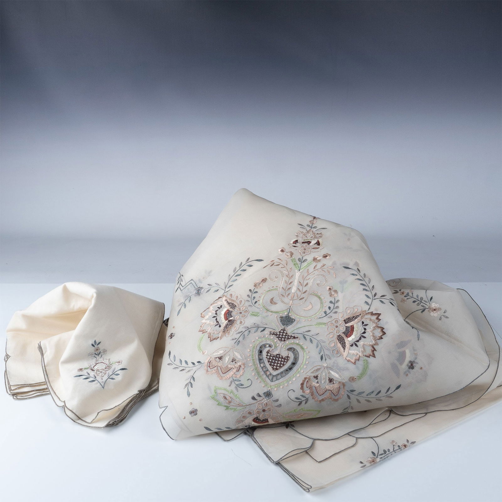 13pc Embroidered Tablecloth with Matching Napkins (1 of 6)