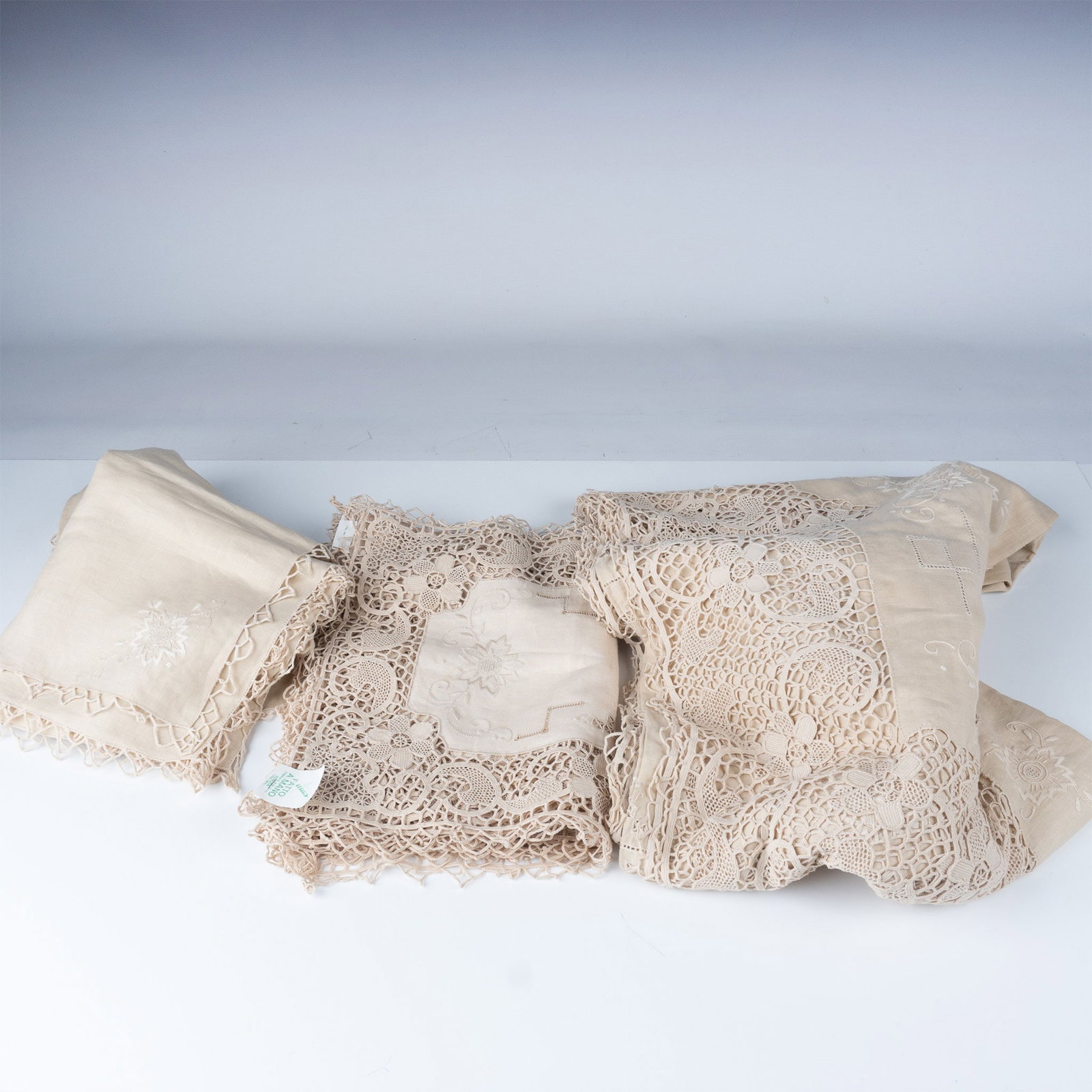 19pc Fabris Venezia Linen Table Set with Crochet Lace (1 of 4)