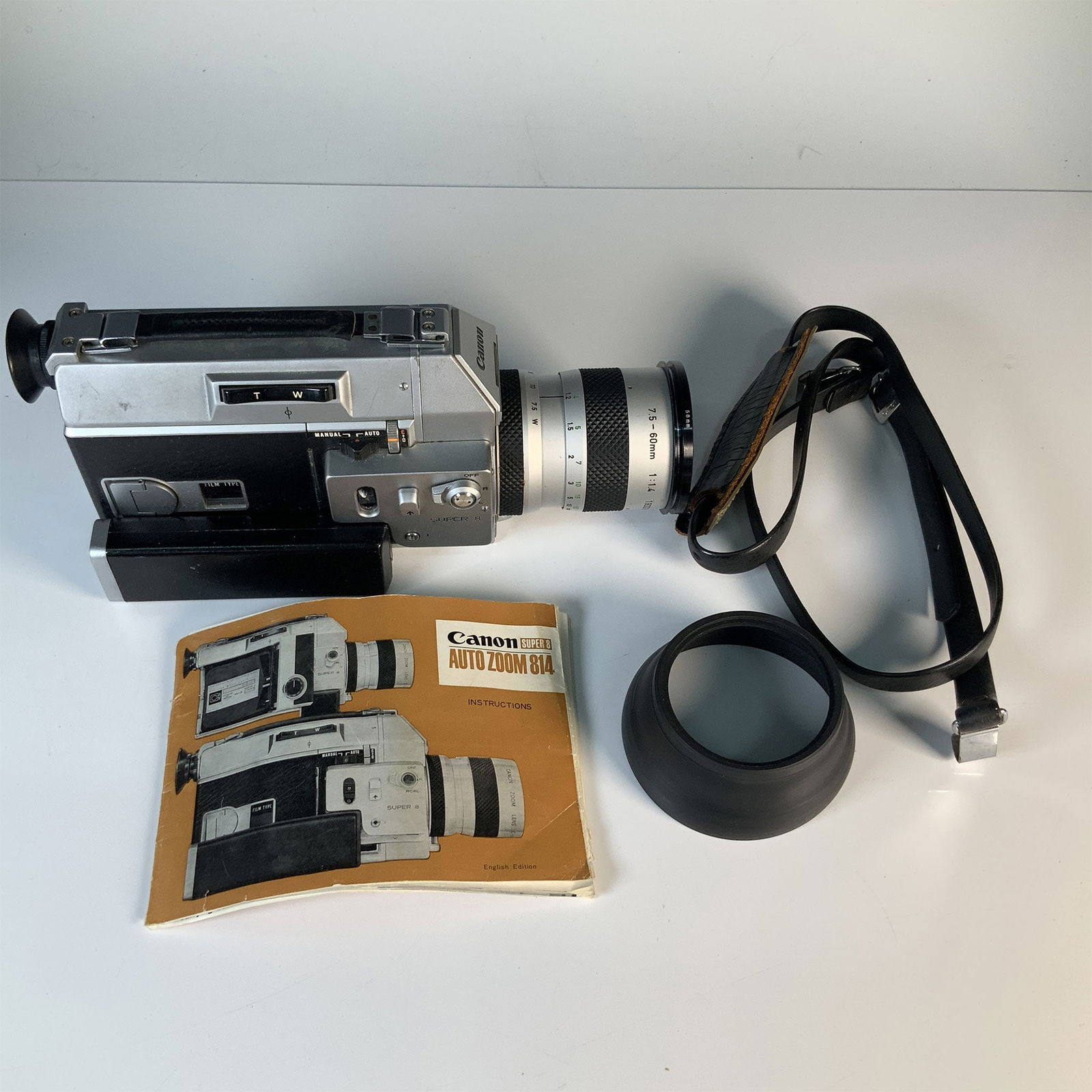 Canon Super 8 Auto Zoom 814 Camera with Box and Accessories (1 of 3)