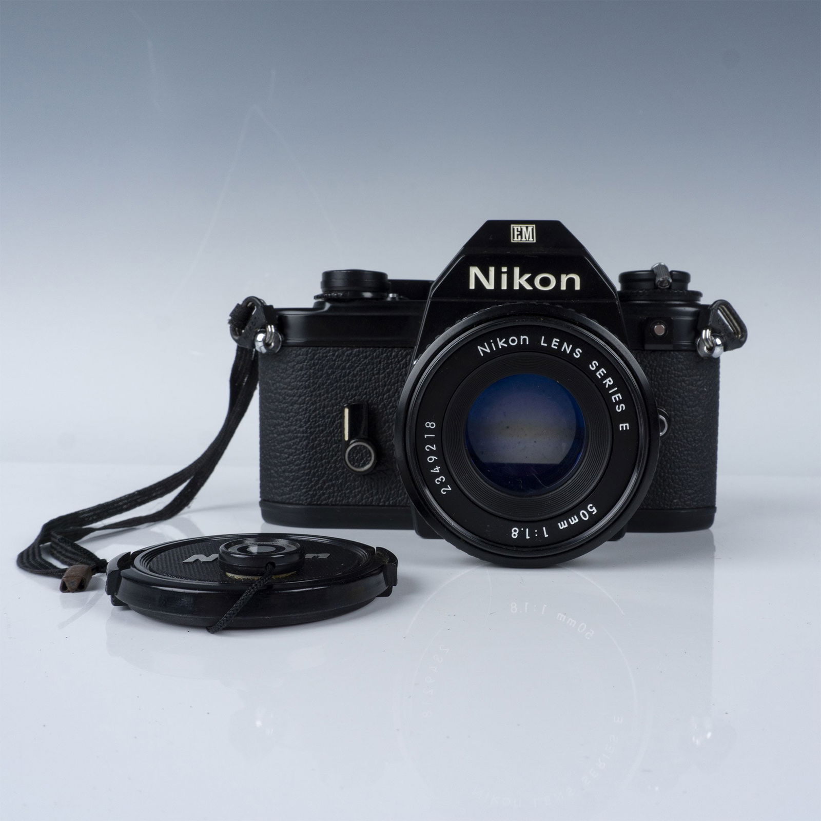 Nikon EM 35mm Film Camera with Case and Series E 50mm Lens (1 of 4)