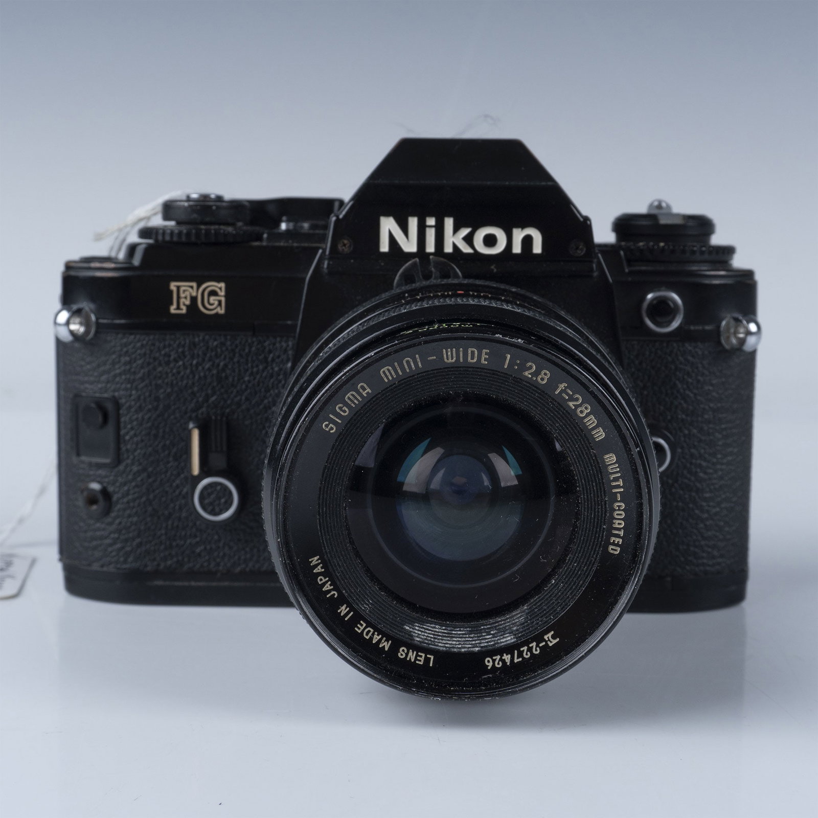 Nikon FG 35mm Film Camera w Sigma Mini-Wide 28mm f/2.8 Lens (1 of 5)