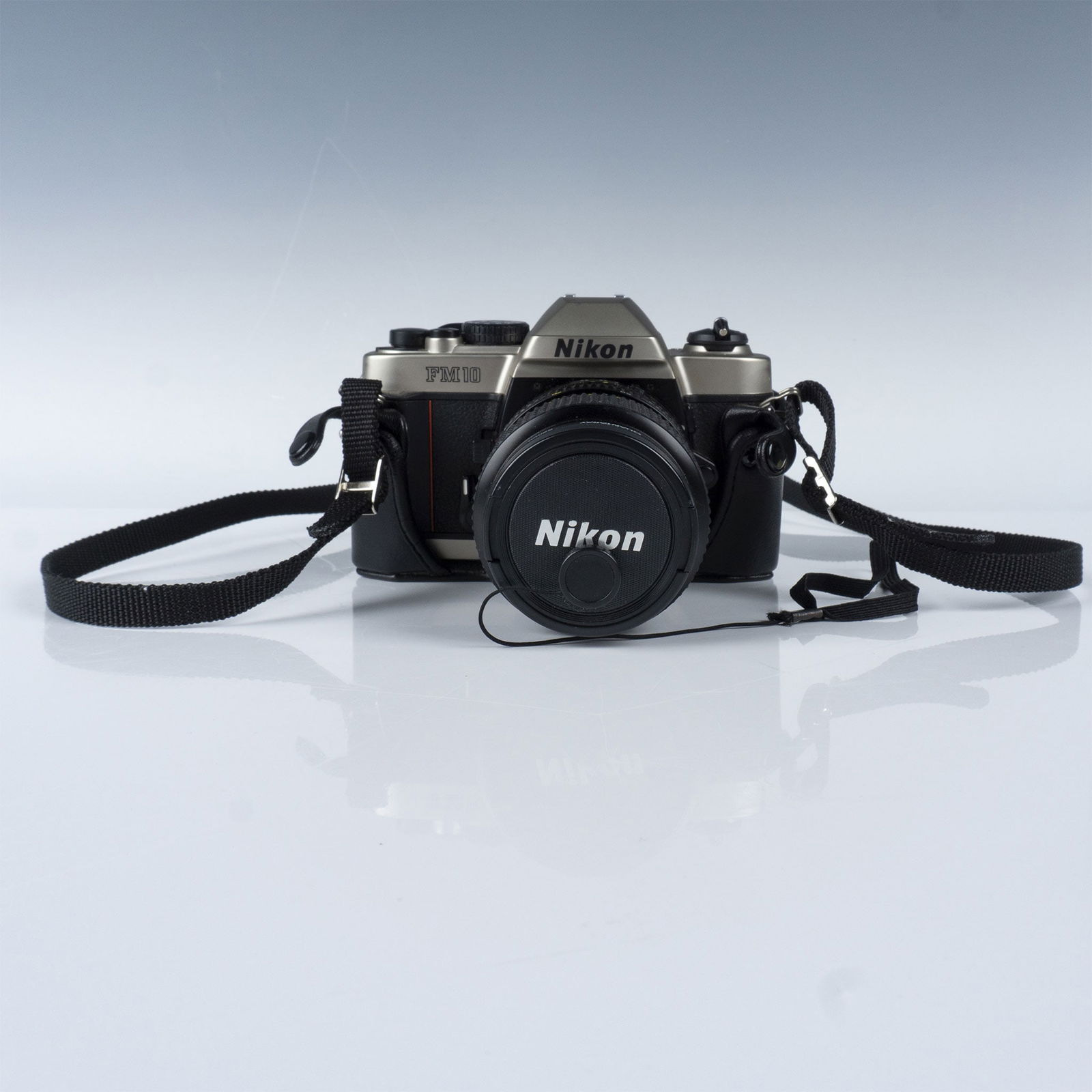 Nikon FM10 35mm Film Camera w Quantaray 35-70mm Lens (1 of 5)