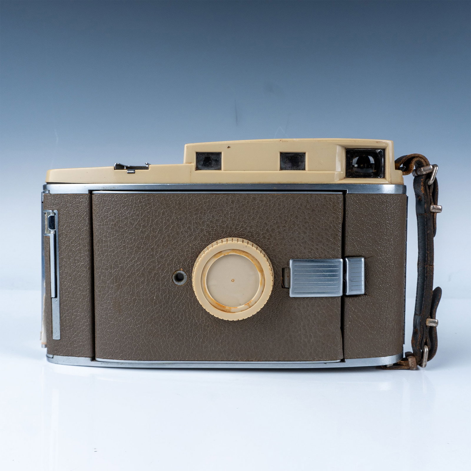 Vintage Polaroid Land Camera 800: Introduced in the late 1950s as part of Polaroid's revolutionary instant camera series. This particular model features a folding bellows design with a brown leatherette exterior, paired with a polishe