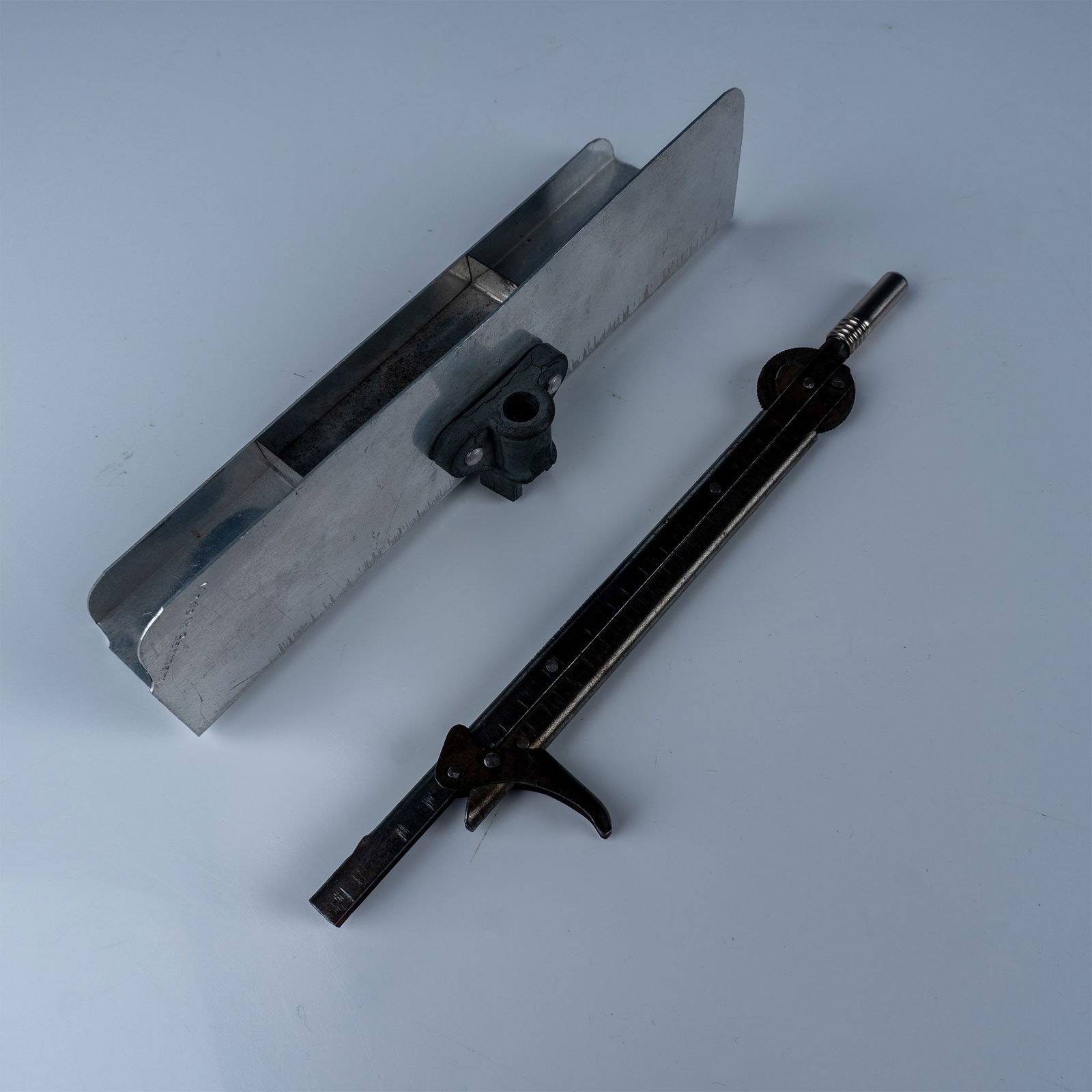 Handheld Powder Flash Dispenser with Adjustable Metal Frame (1 of 3)