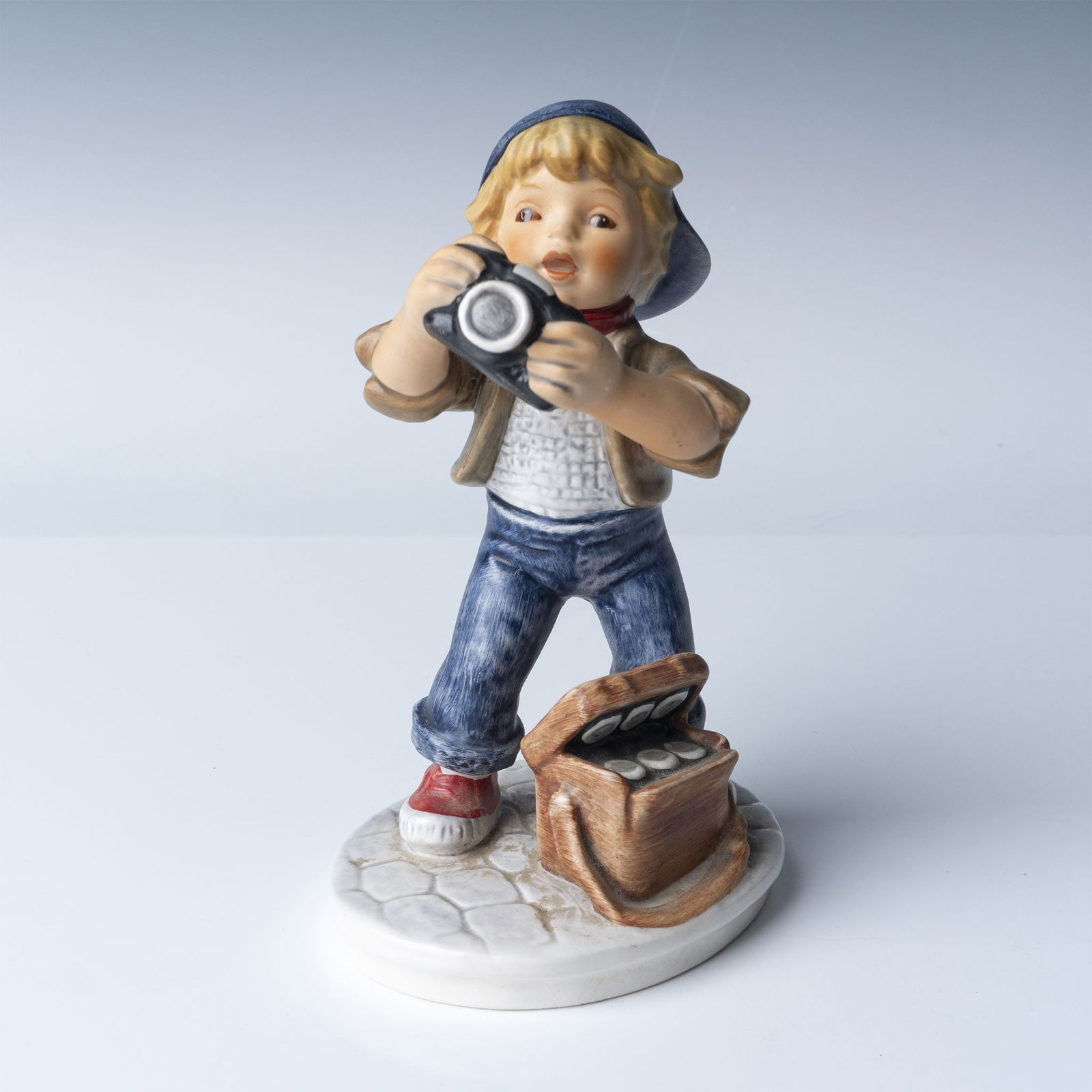 Hummel Goebel Figurine Today's Children, Young Photographer (1 of 4)