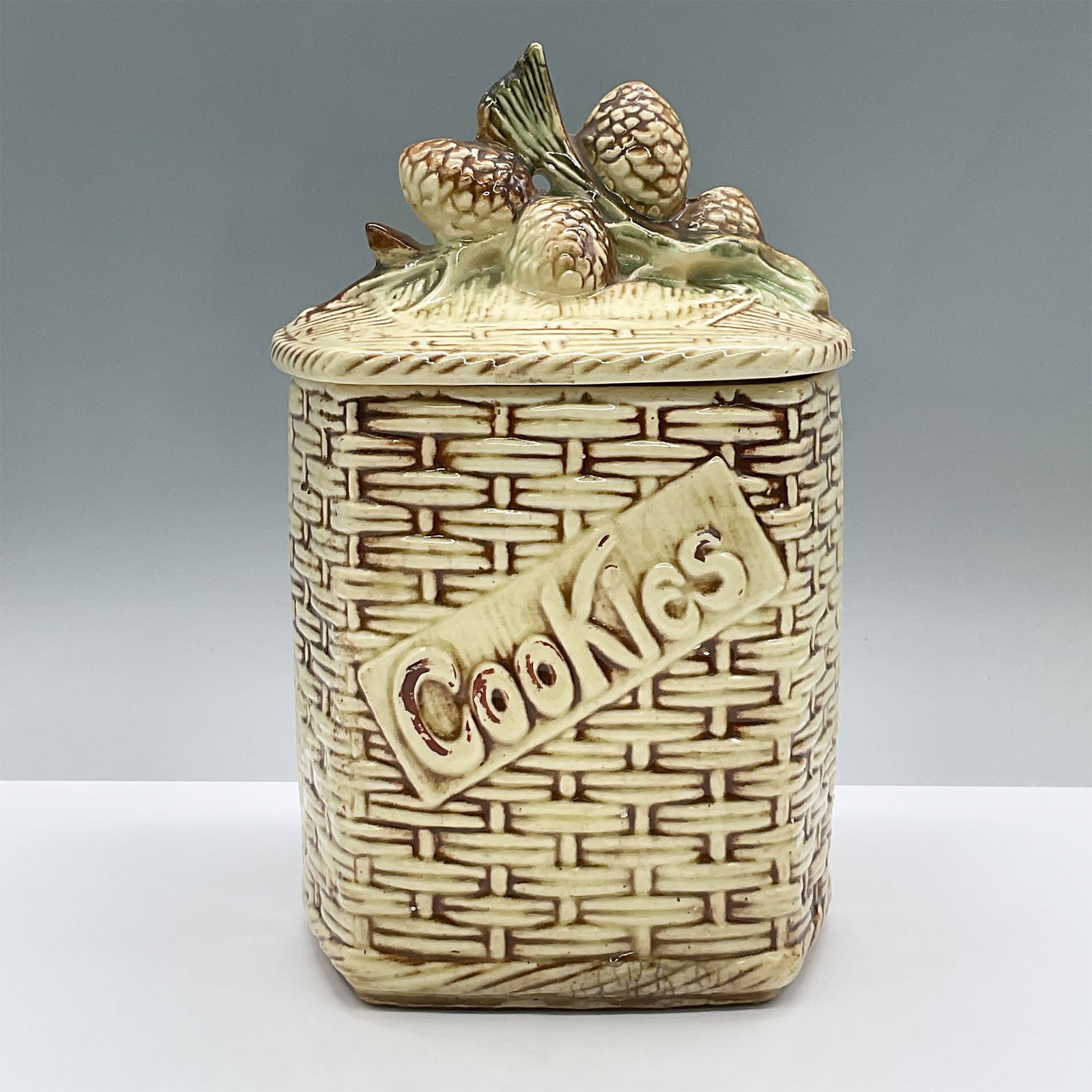McCoy Cookie Jar with Lid, Pine Cones on Woven Basket (1 of 4)