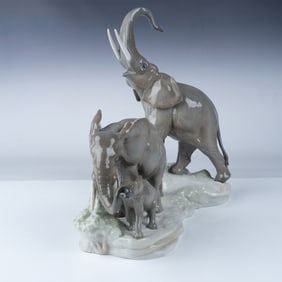 Lladro Porcelain Figurine, Elephant Family 1004764