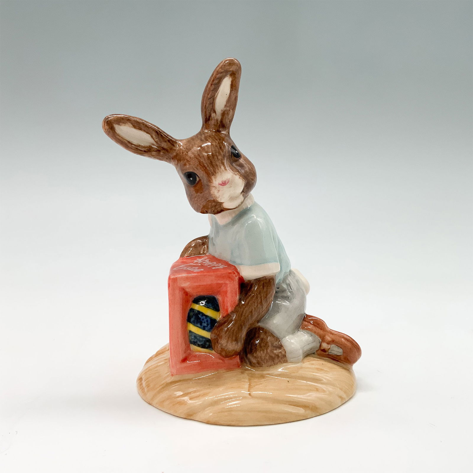 Royal Doulton Bunnykins Figurine, Easter Treat DB289 (1 of 4)
