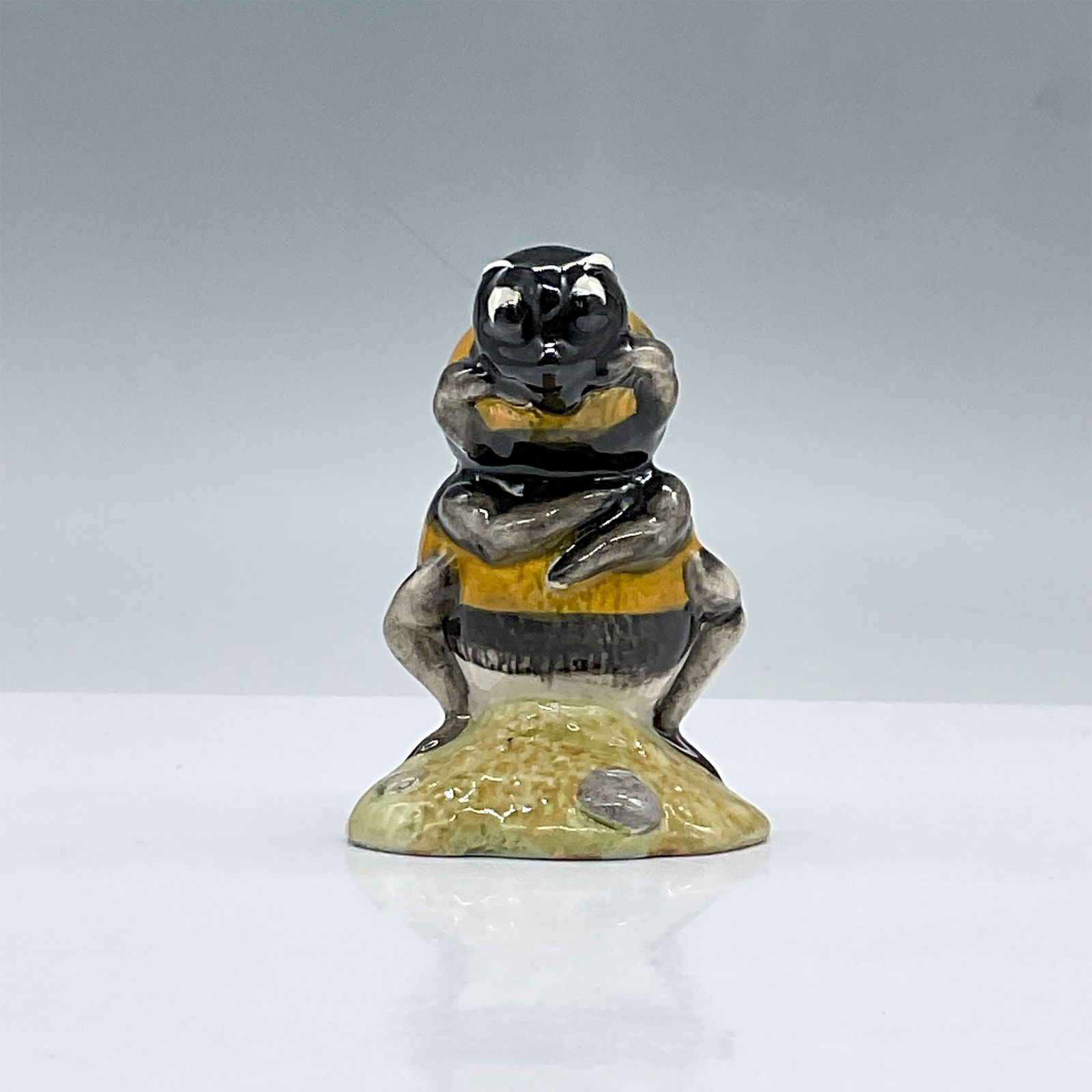 Royal Albert Beatrix Potter Figurine, Babbitty Bumble (1 of 4)