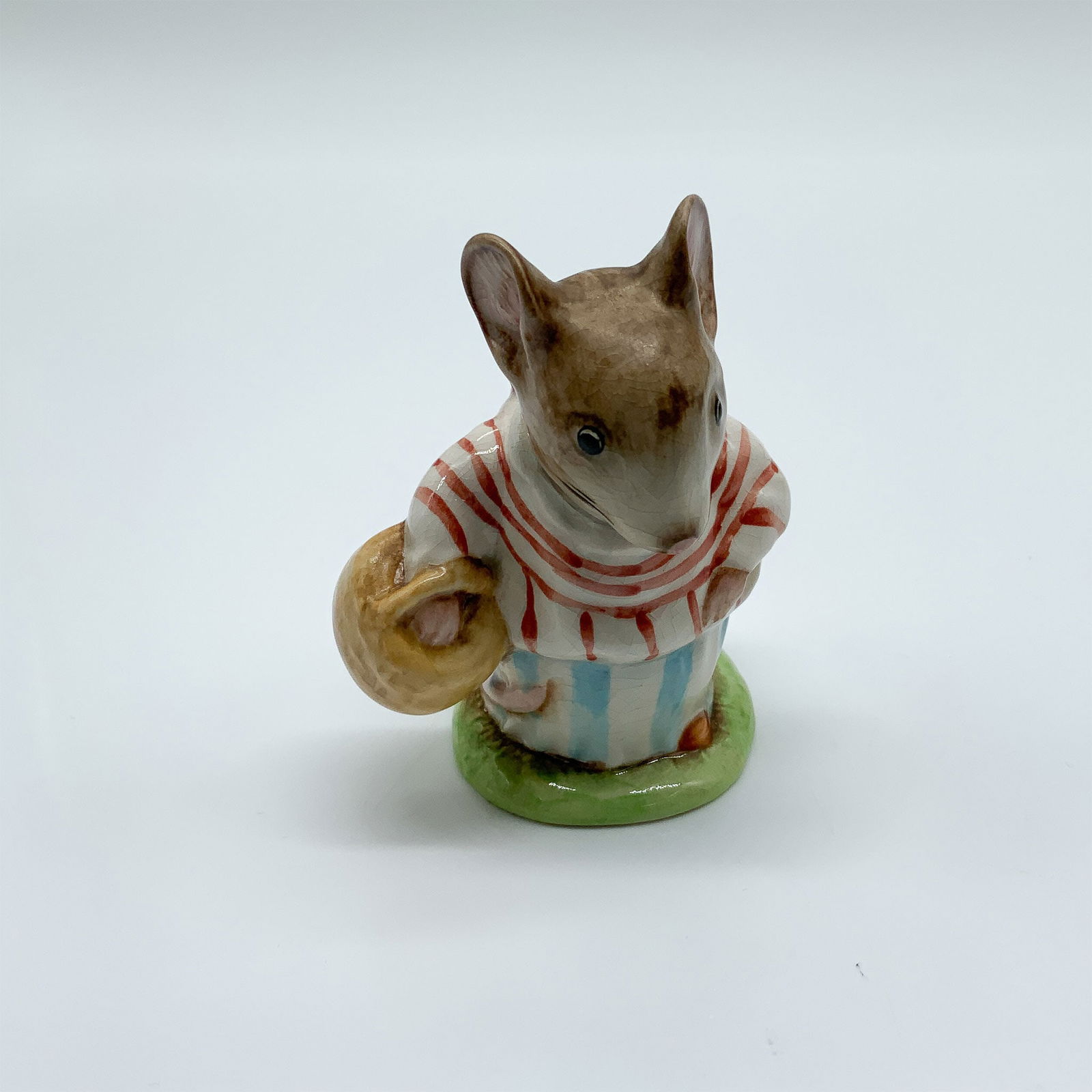 Beatrix Potter Porcelain Figurine, Mrs. Tittlemouse: Charming Beswick Beatrix Potter figurine of Mrs. Tittlemouse, modeled by Arthur Gredington and produced between 1948 and 1993. Standing at 3.25 inches tall, the figurine features Mrs. Tittlemouse in a