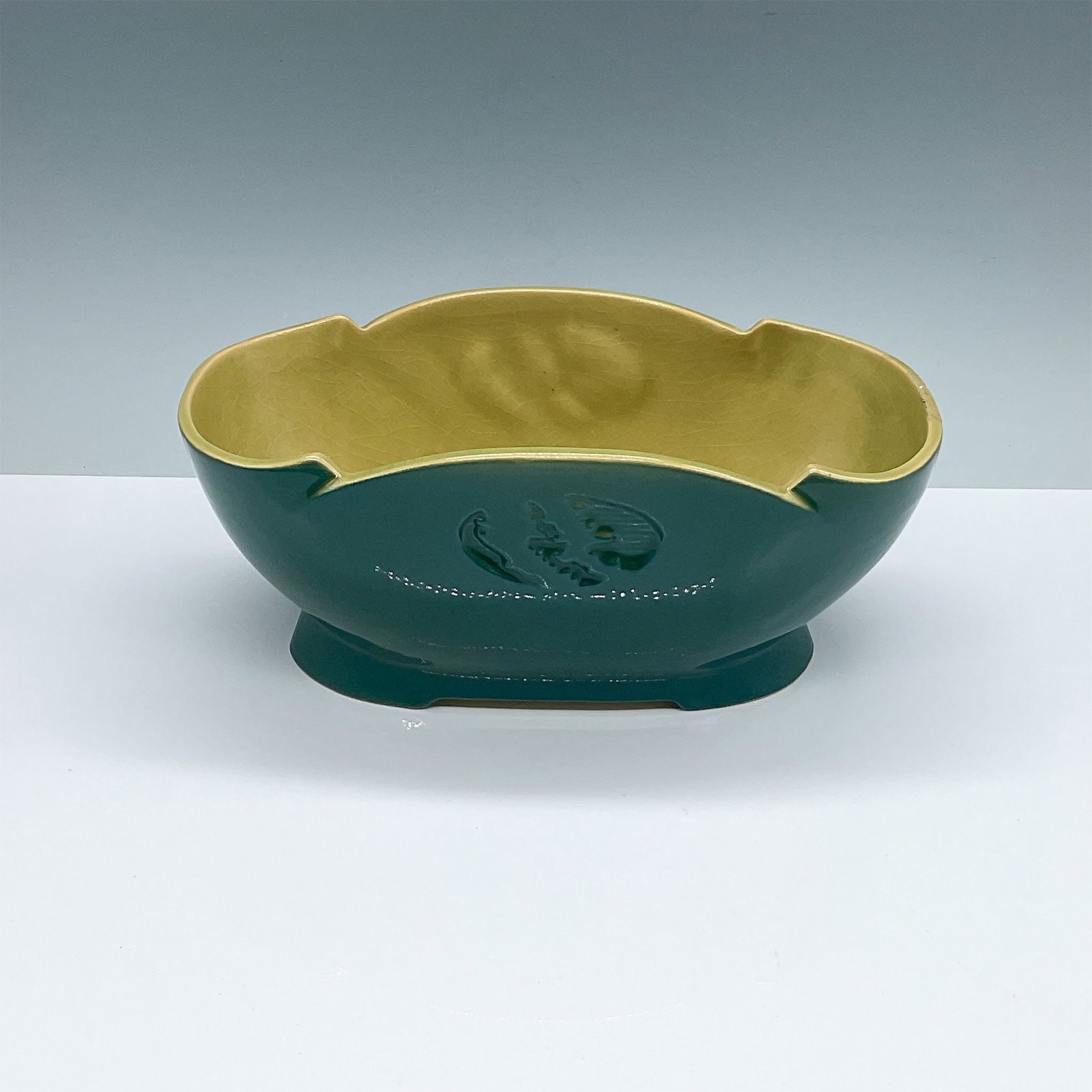 Roseville Pottery Mayfair Planter 1952, Model 113-8: A vintage Roseville Pottery Mayfair planter, model 113-8, created in 1952. This elegant planter features a glossy green exterior accented by a yellow crackle-glazed interior, embodying mid-century des