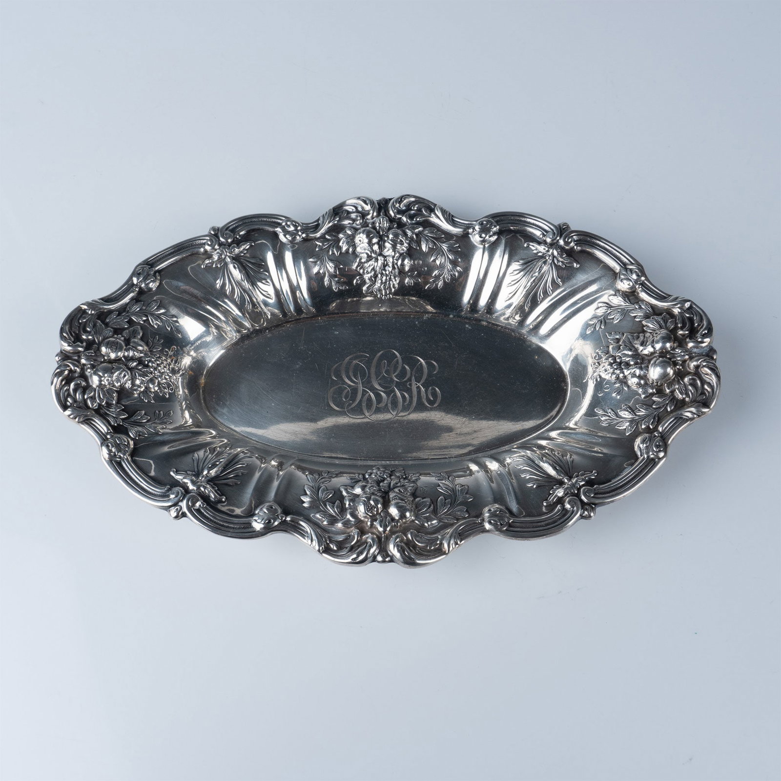 Reed & Barton Sterling Silver Bowl, Francis I: A stunning sterling silver centerpiece bowl by Reed & Barton in the iconic Francis I pattern, renowned for its intricate floral and fruit motifs. This elegant oval bowl features a scalloped edge adorn