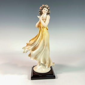 Capodimonte Giuseppe Armani Figurine, Girl with Dove