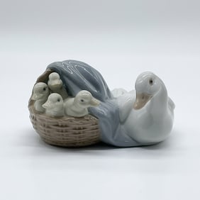 Lladro Porcelain Figurine, Mother Goose w Ducklings 1004885