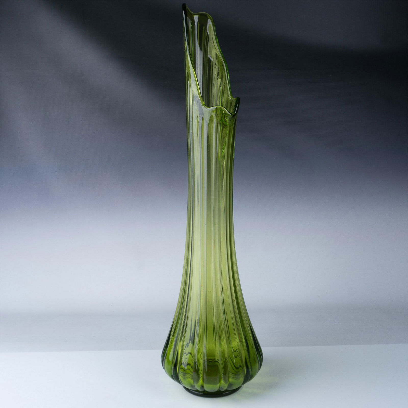 Blenko LE Smith Green Ribbed Swung Floor Vase (1 of 4)