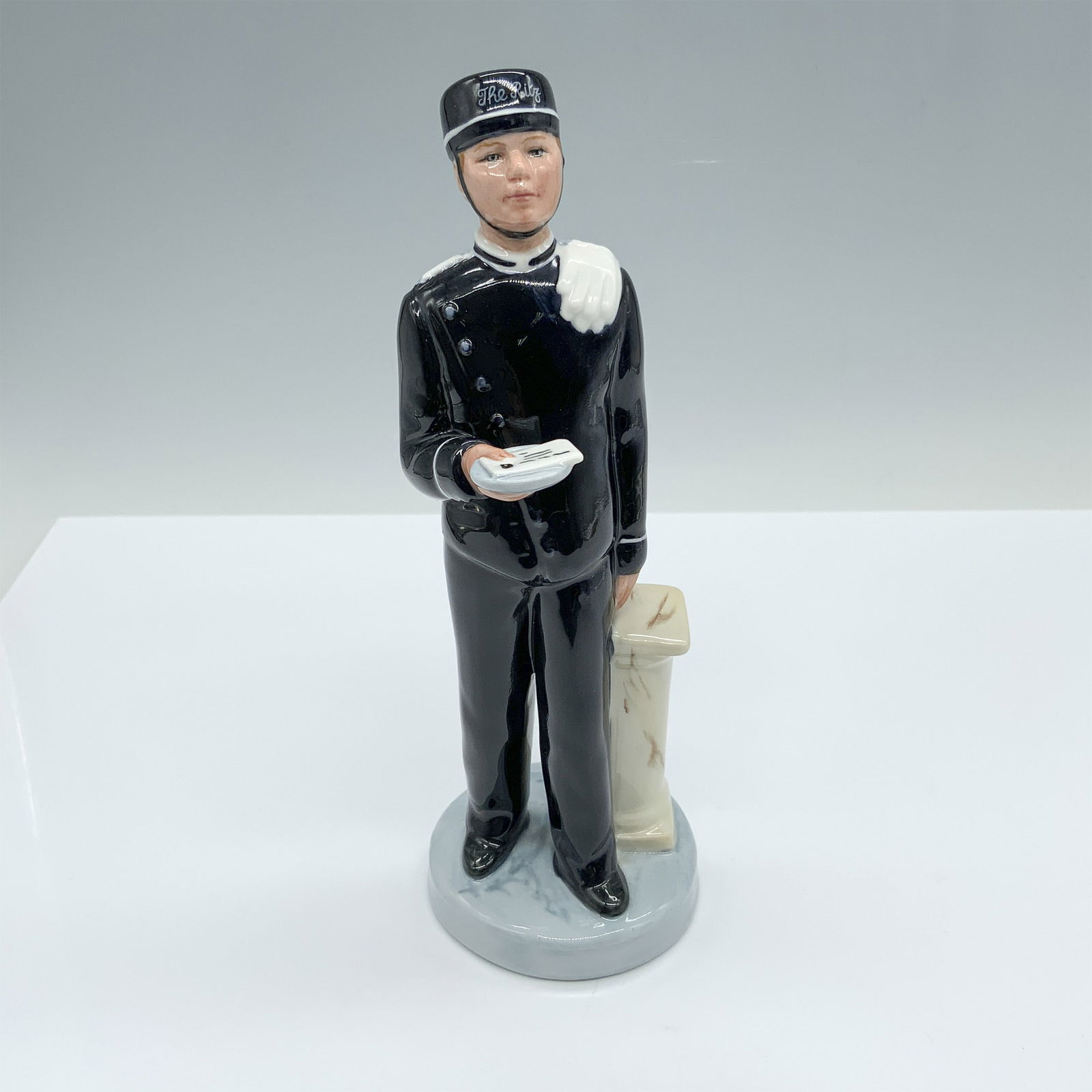 Royal Doulton Figurine, Ritz Bell Boy HN2772 (1 of 3)