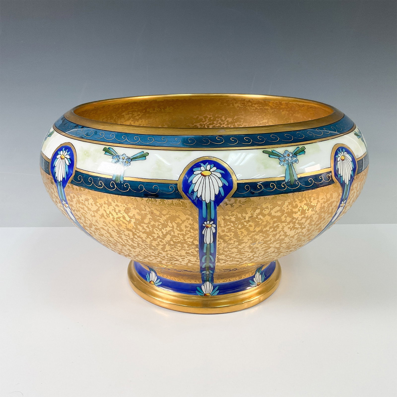 Pickard Floral Design Punch Bowl, Encrusted Linear: Stunning Pickard porcelain bowl, hand painted by renowned artist Robert Hessler. This exquisite piece showcases an opulent gold ground finish with intricate white and blue floral motifs and vibrant en