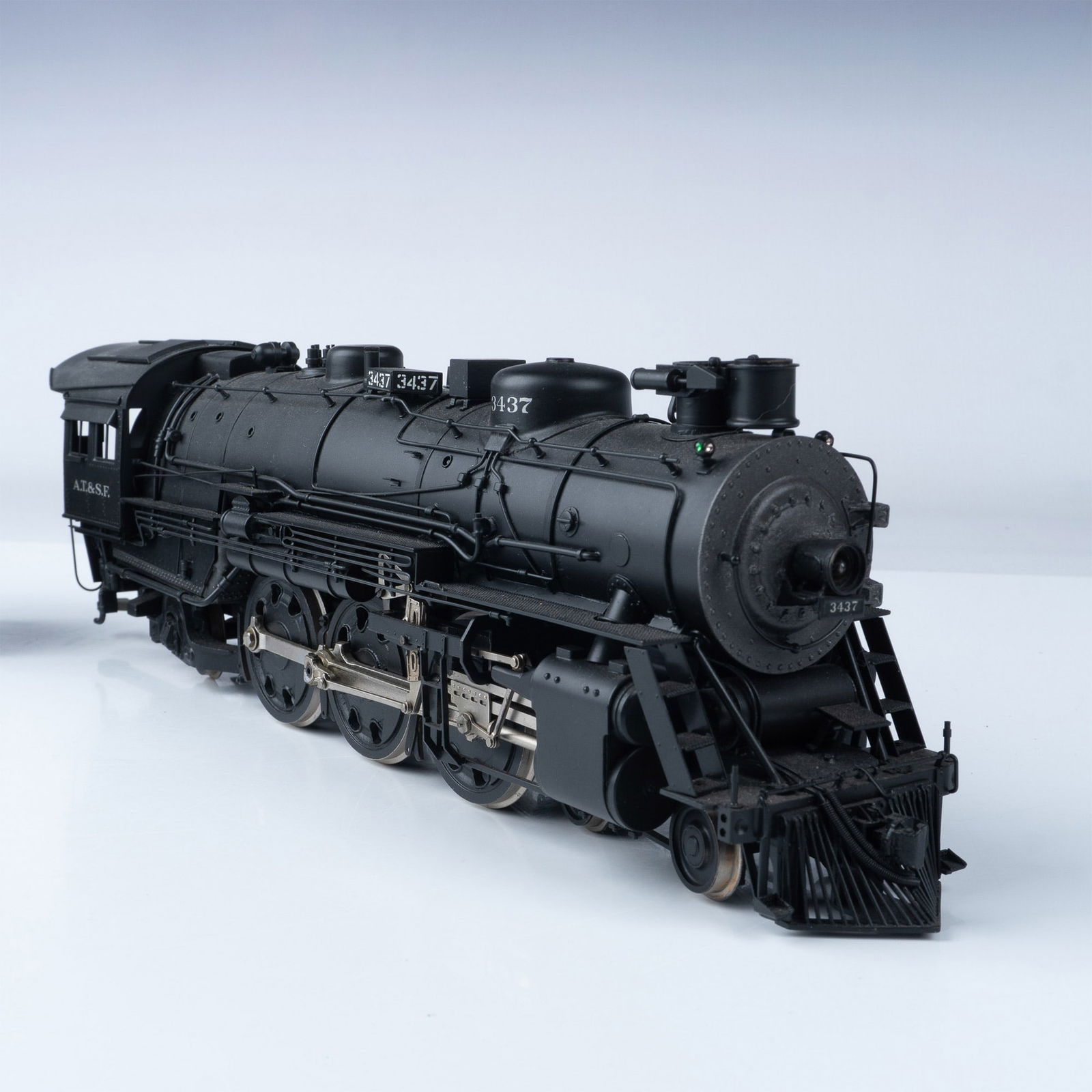 KTM Brass Train, Santa Fe 3437 Steam Locomotive & Tender (1 of 10)