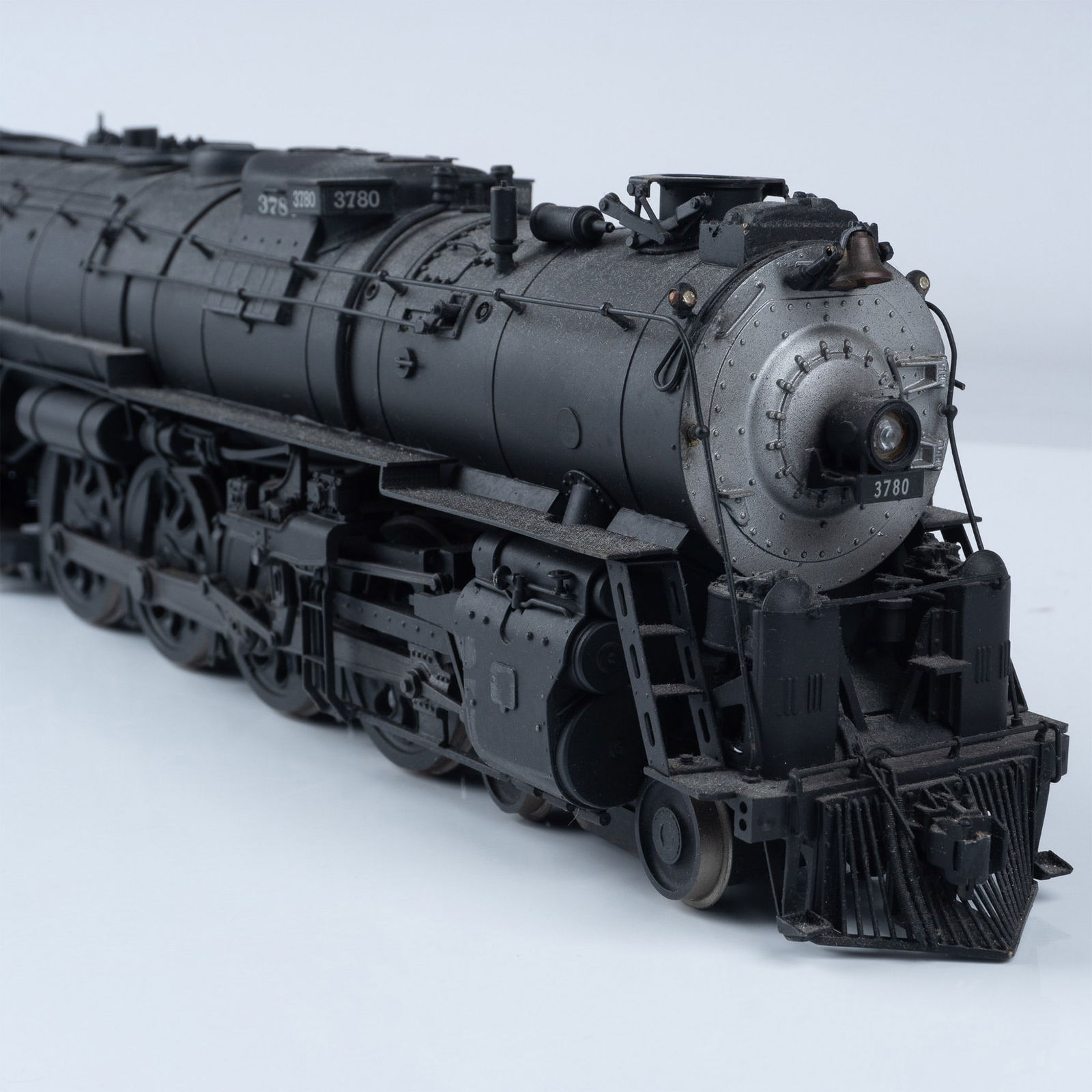 KTM Santa Fe 3780 Locomotive Model with Wooden Case (1 of 10)