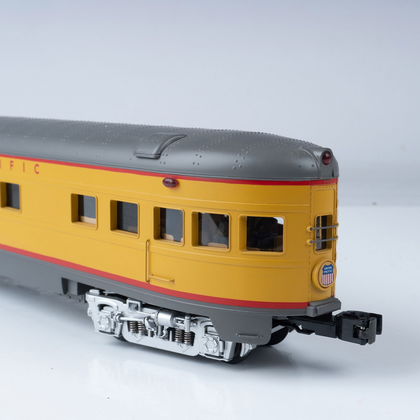 MTH Union Pacific 70' Passenger Observation Car, Ogallala (1 of 6)