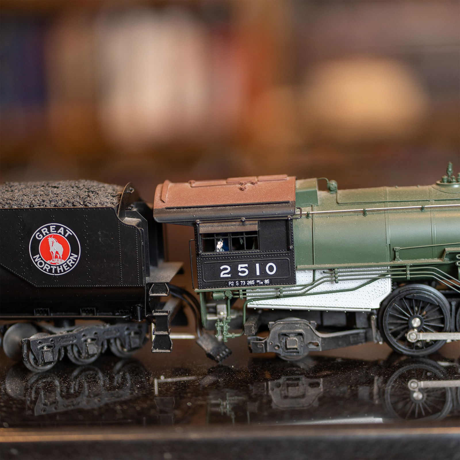 Weaver Models Great Northern Brass Locomotive & Tender (1 of 9)