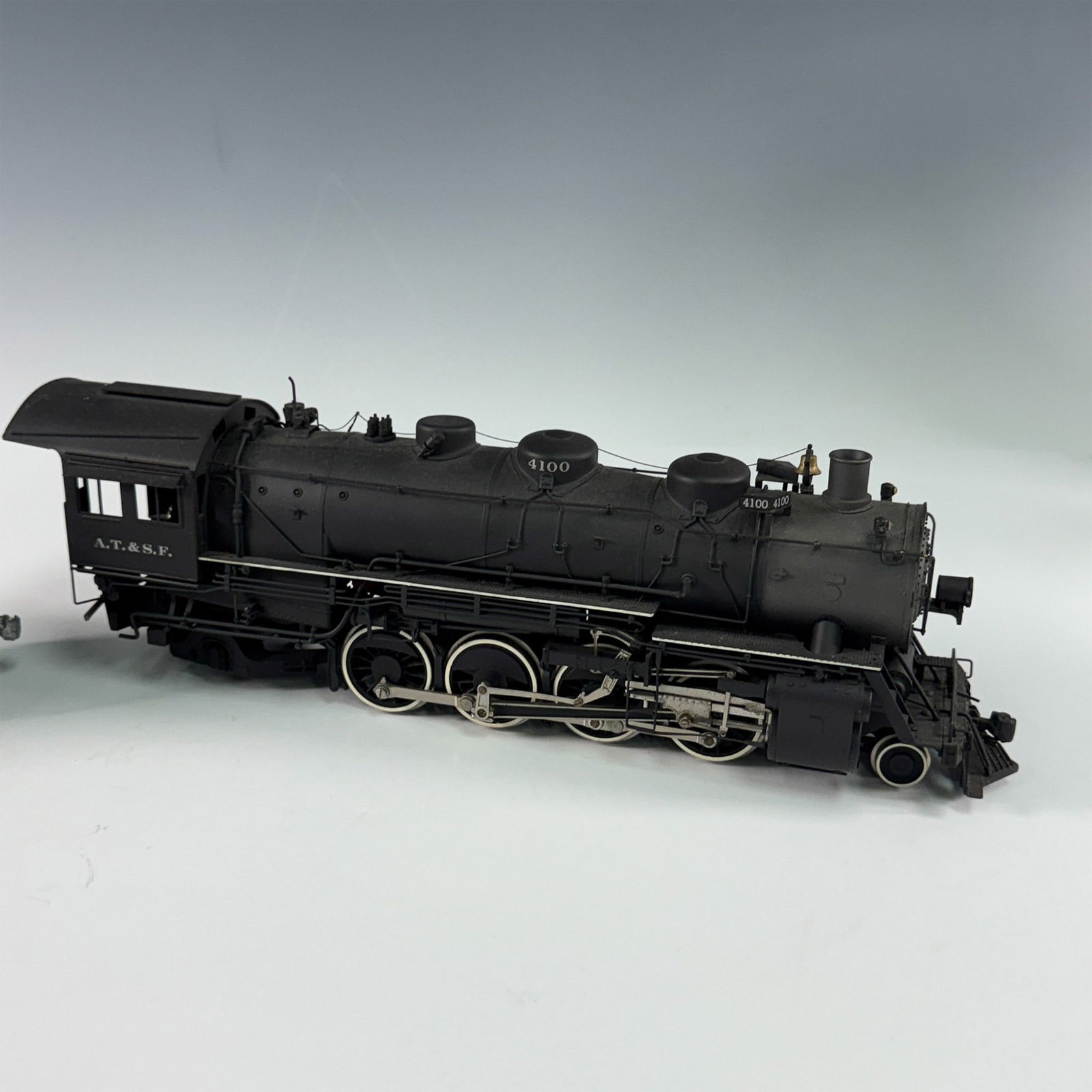 2 pc AT&SF 4100 Steam Locomotive and Tender Model Train (1 of 7)