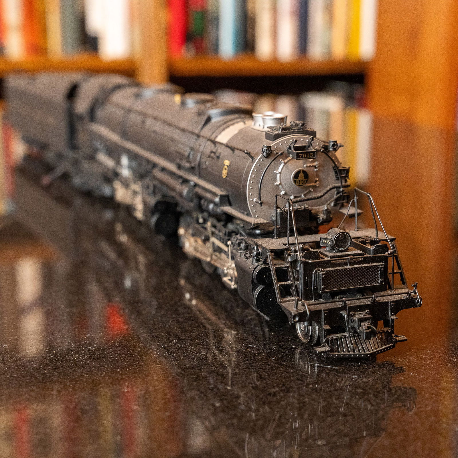 3rd Rail Division Sunset Models Die-Cast Locomotive (1 of 10)