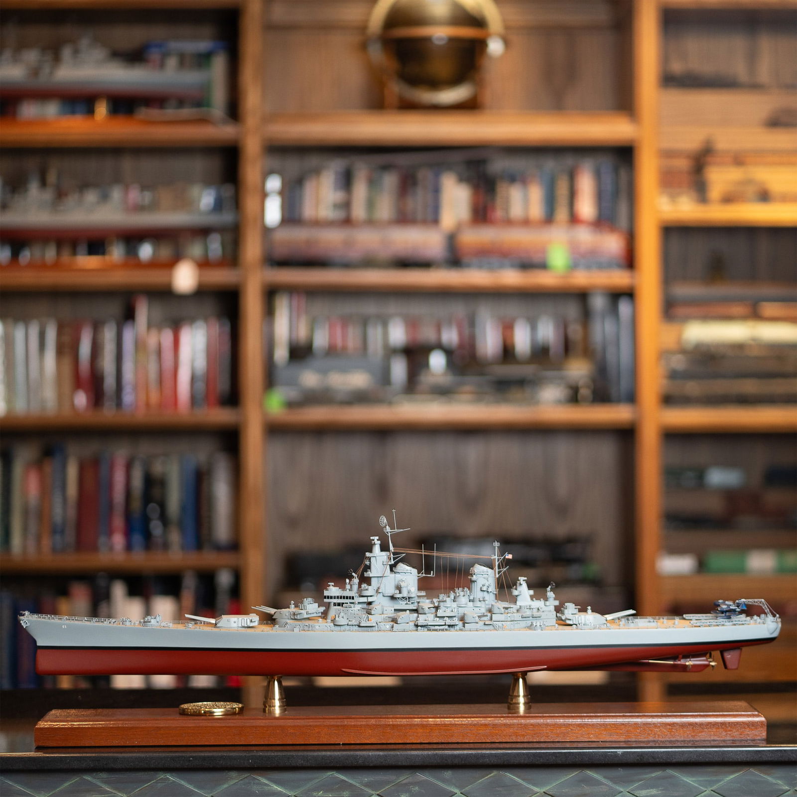 Model Ship USS Missouri WWII w/ Medallion (1 of 8)