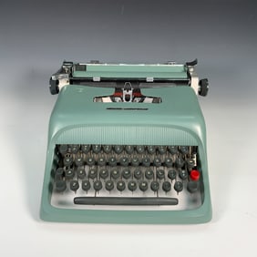Olivetti Underwood Studio 44 Typewriter with Carrying Case
