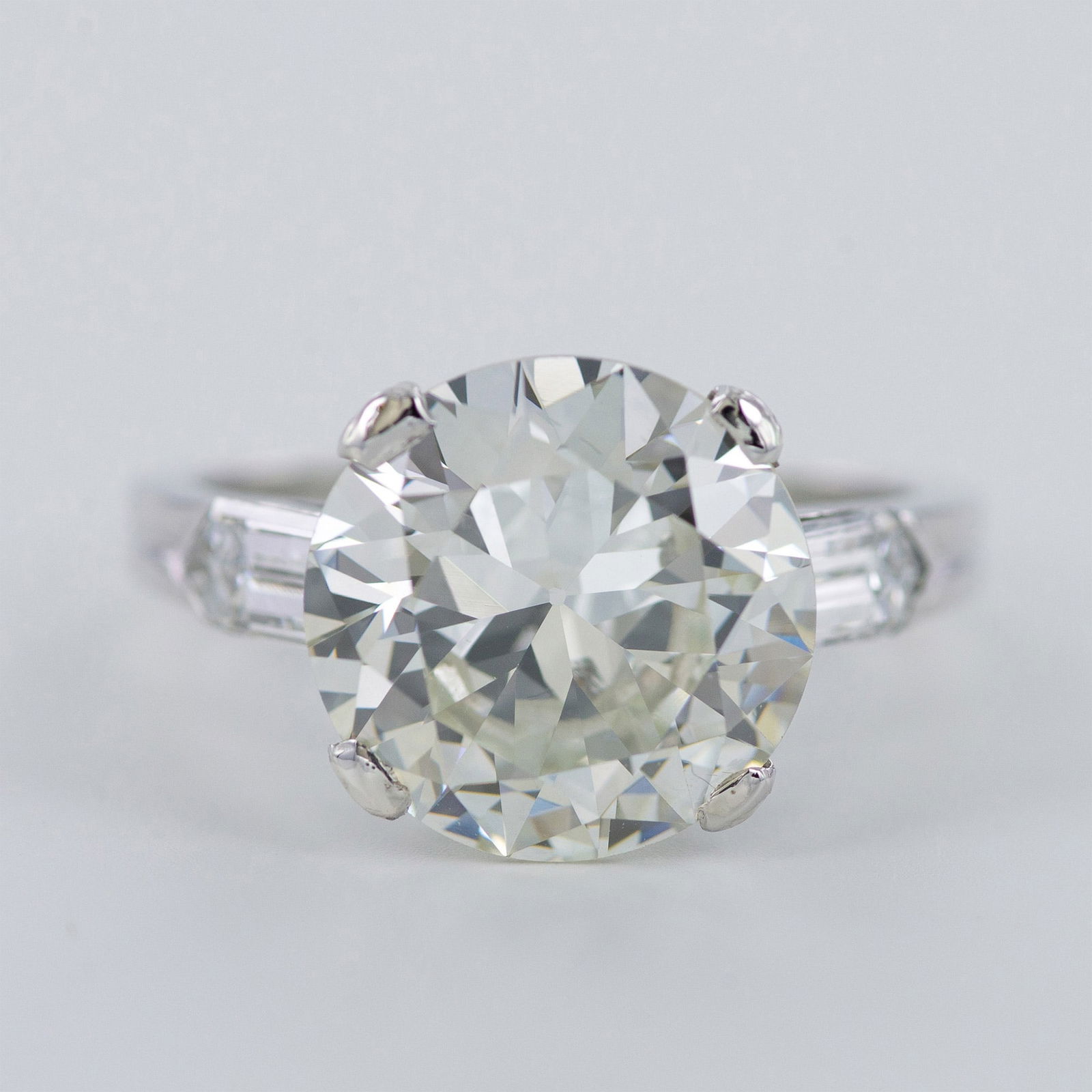 GIA Certified Exquisite Platinum Ring, 5.10ct Round Brilliant Diamonds (1 of 17)