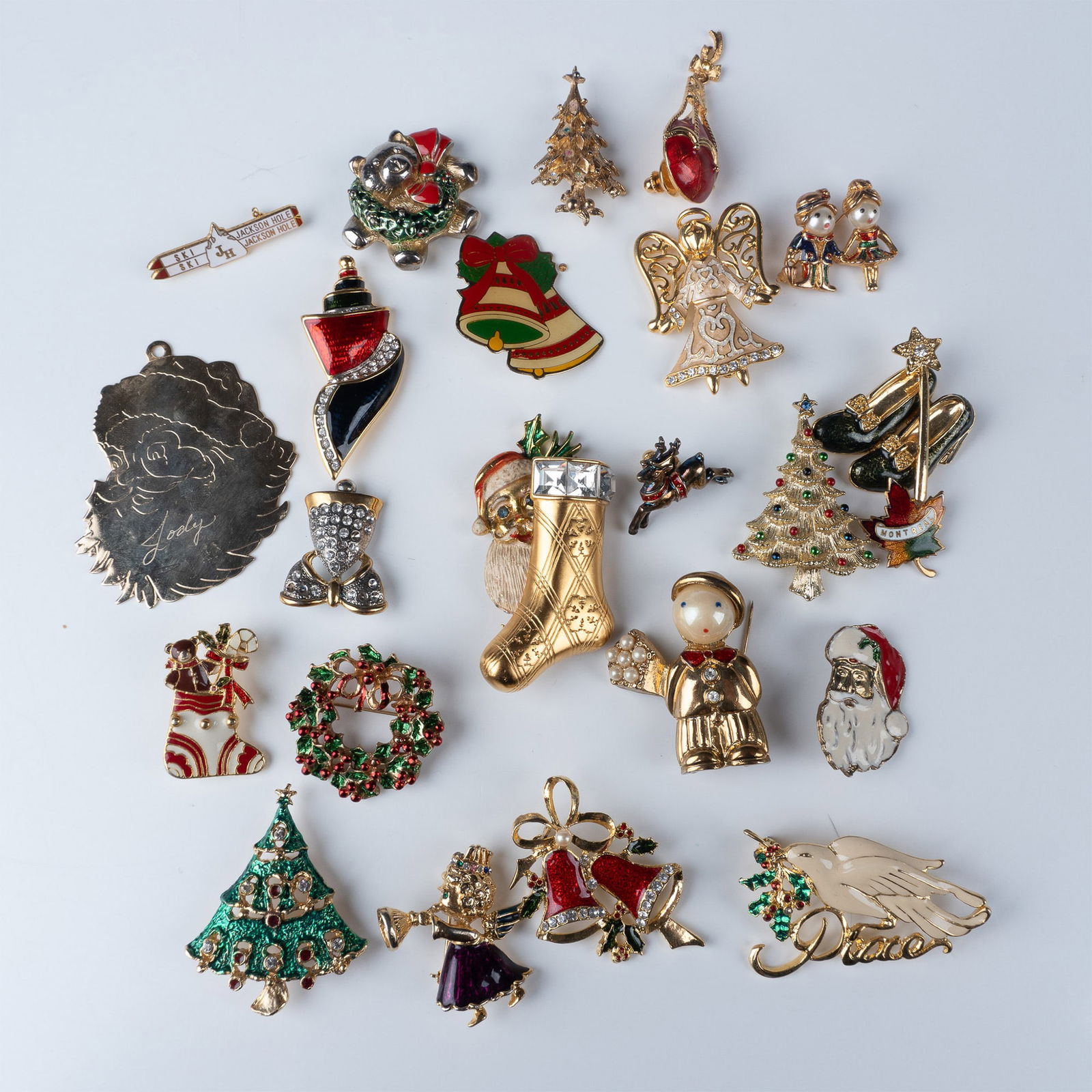 25pc Christmas Brooch Pin Collection, Holiday Themes (1 of 8)