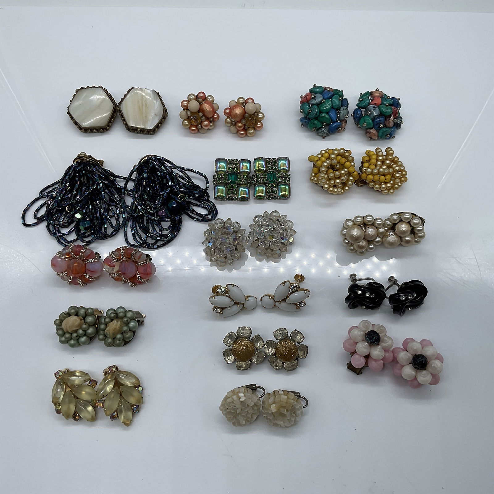 16 Pairs Vintage Clip-On and Screw-Back Earrings (1 of 4)