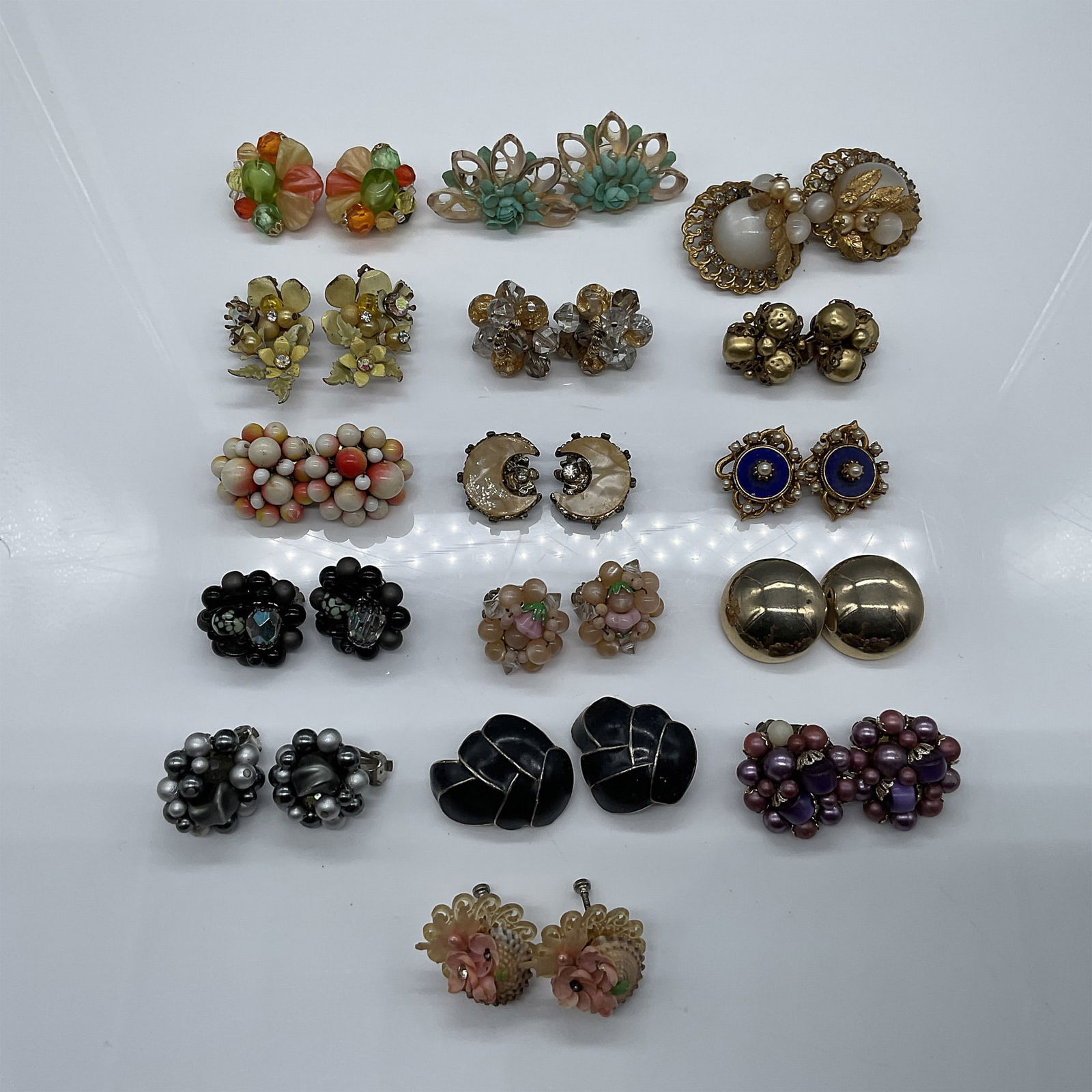 16 Pairs Vintage Clip-On and Screw-Back Earrings Assorted (1 of 3)