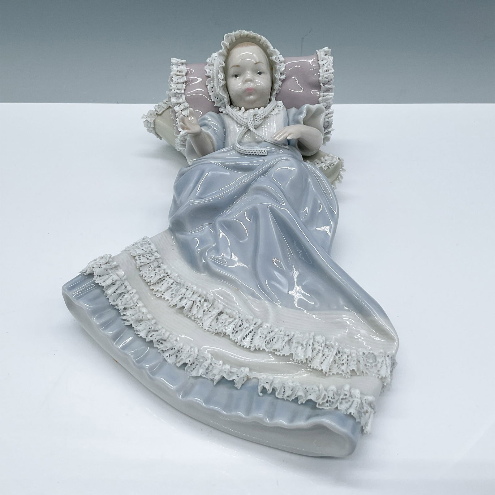 Lladro Porcelain Figurine Christening 1005618 (1 of 4)